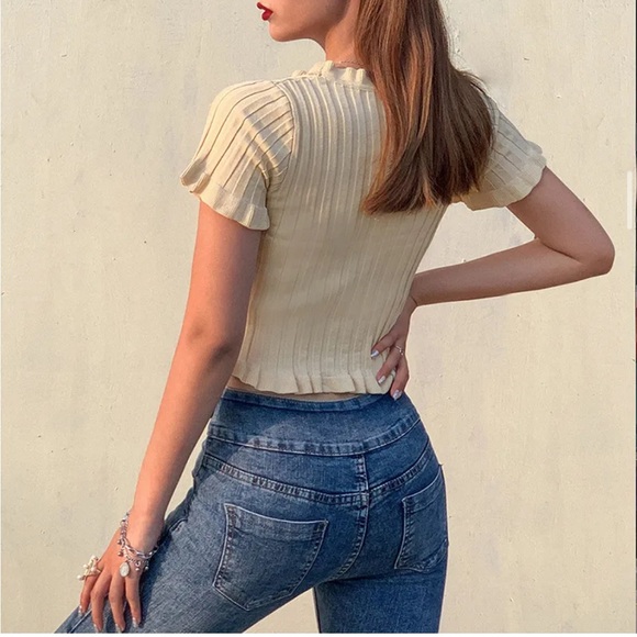 Ruffle Trim Short-Sleeved Button-Up Top - Picture 4 of 4